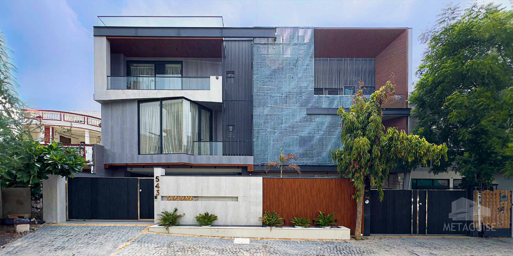 Farmhouse exterior design India 2026 with metal facade – premium aluminium cladding on luxury farmhouse